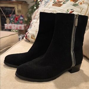 Elegant Black Ankle Boots with Zipper